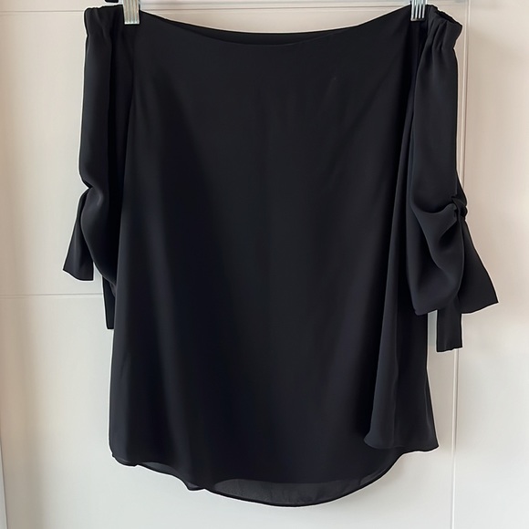 Aritzia Malik off the shoulder top - Picture 4 of 7